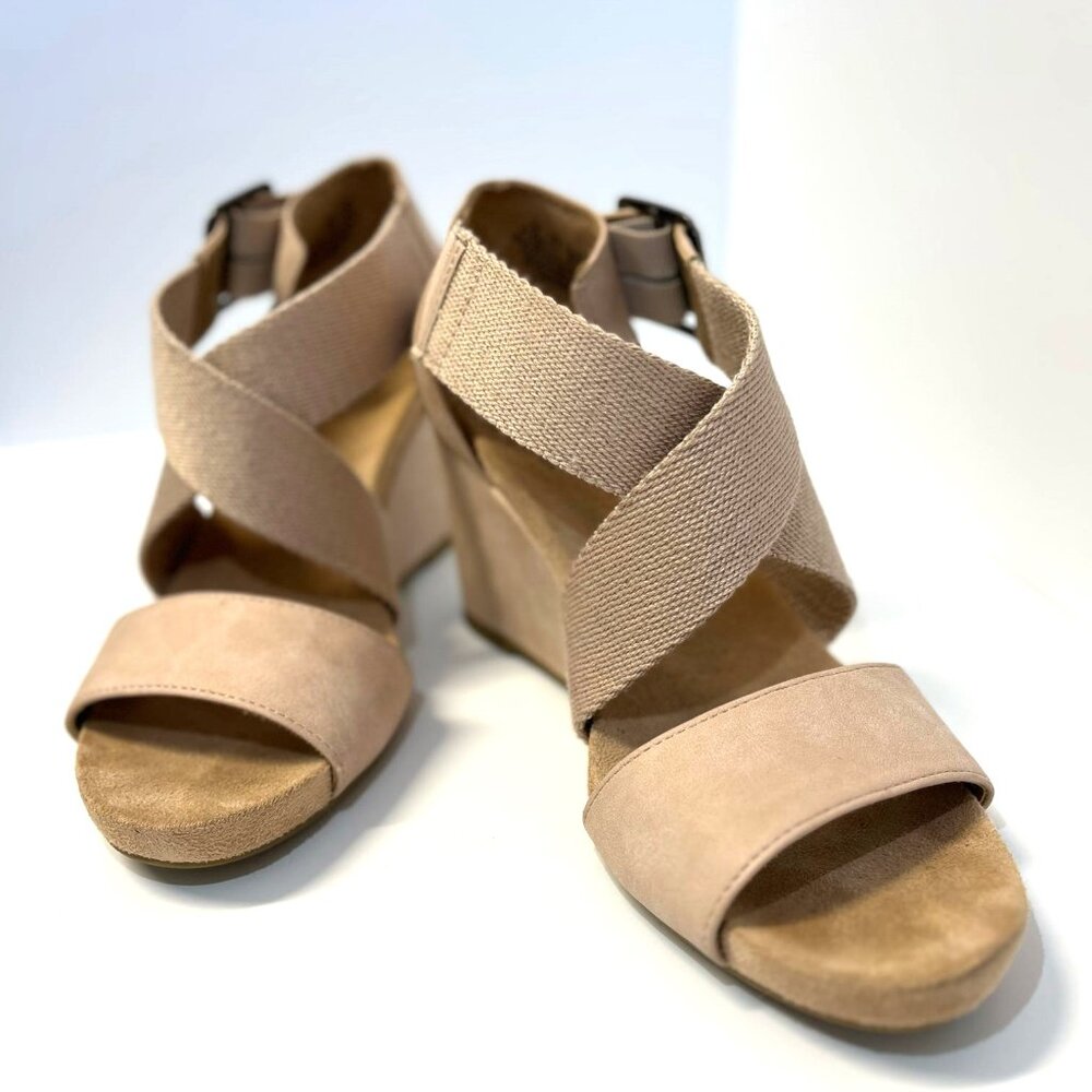Life Stride Soft System Hayden Women's Beige Faux Leather Wedge Heels Size 6.5M